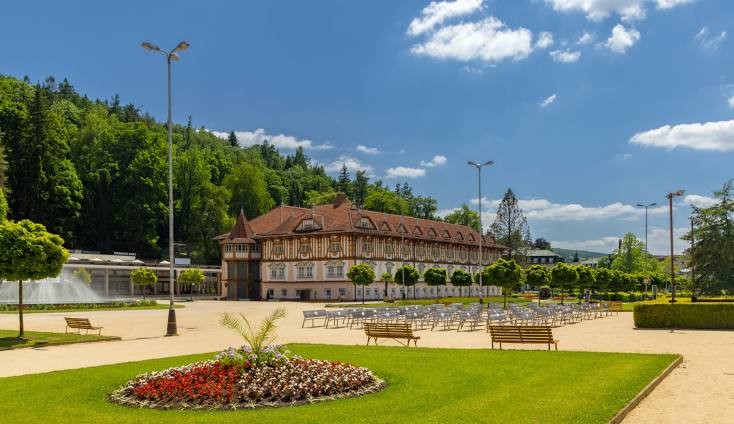 Jurkovičov dom - širší pohľad