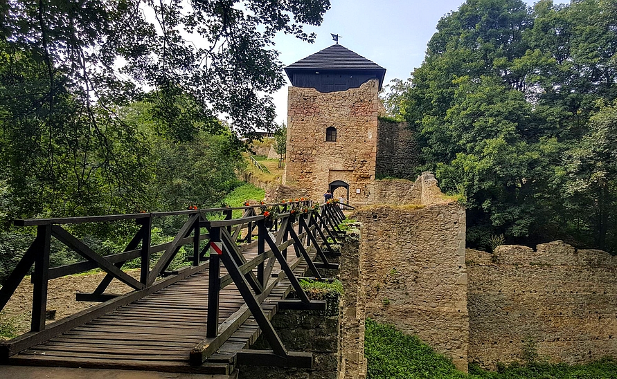 Hrad Lukov - vstupný pohľad